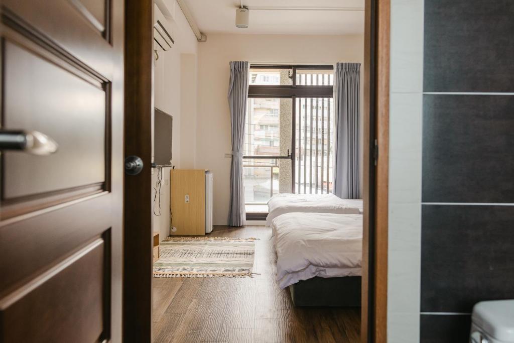 Lai Dua 賴著住一晚