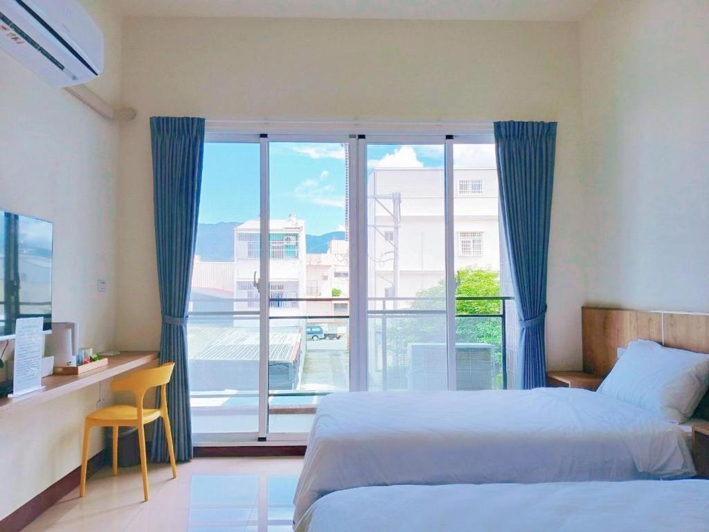 藍天山丘池上館民宿